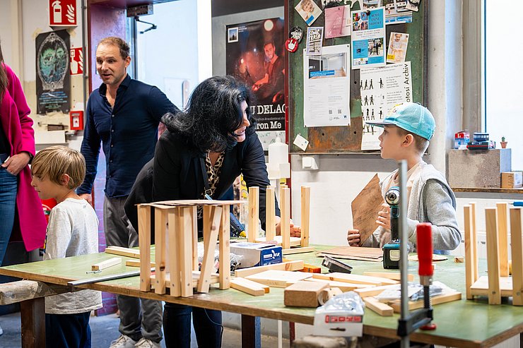 © Tiroler Landtag/Christanell ...und konnten sich zugleich einen Eindruck von der Vielfalt des Workshop-Angebots verschaffen.