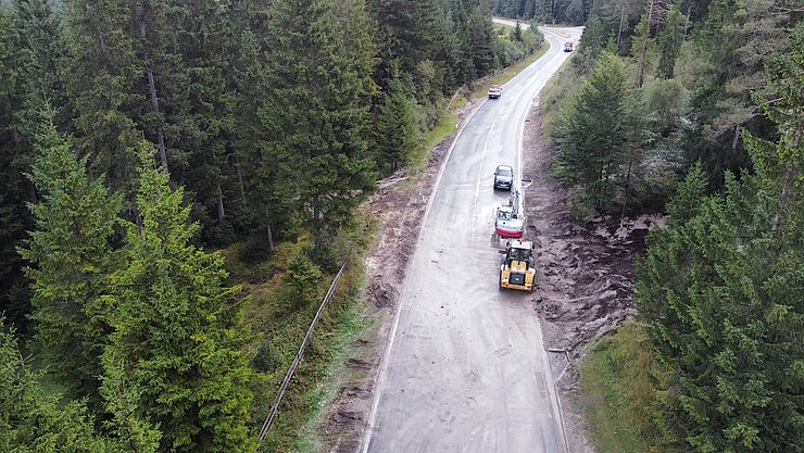 Rund 3.000 Kubikmeter Murenmaterial wurden im Straßen- und Böschungsbereich beseitigt. 