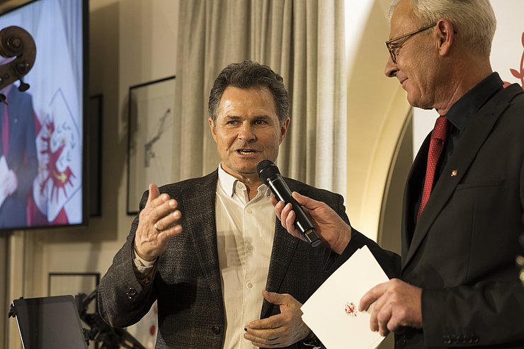 © Land Tirol/Sedlak Herbert Mandl, ÖSV-Rennsportleiter im Gespräch.