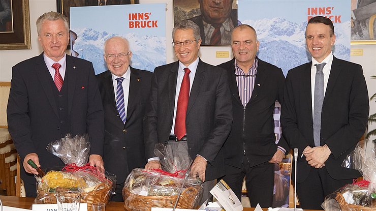 BU: v.l. KO Rudi Federspiel, LTP Herwig van Staa, Präsident der Provinz Verona Antonio Pastorello, TVB-Obmann Gostner und Veroneser Amtskollege Danielli