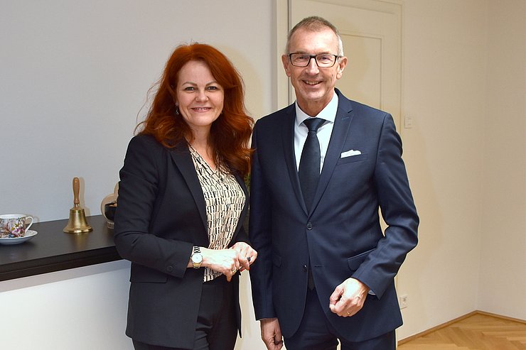 © Land Tirol/Krepper Landesrätin Hagele begrüßte MCI-Rektor in ihren Amtsräumlichkeiten.