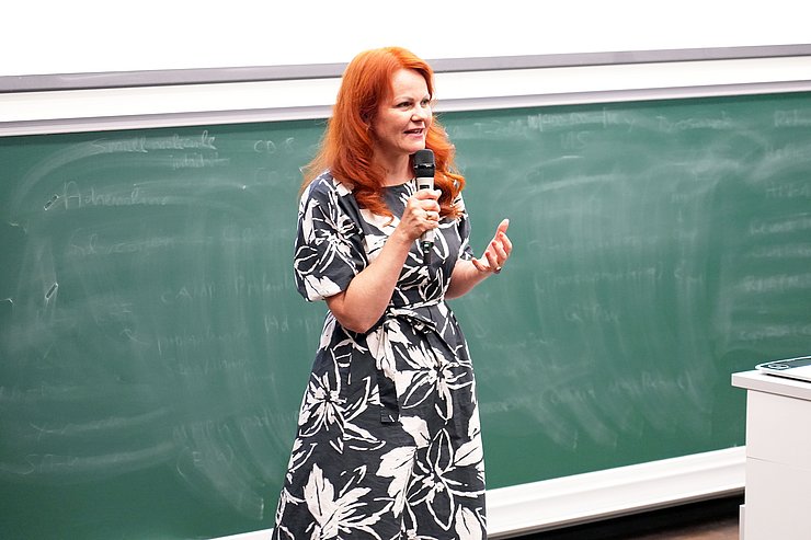 © Land Tirol/Neuner LRin Cornelia Hagele zeigt sich erfreut über die vielfältigen Schulprojekte: „Das große Engagement der Schulen und Lehrkräfte beweist, wie wichtig Bildung für nachhaltige Entwicklung ist.“