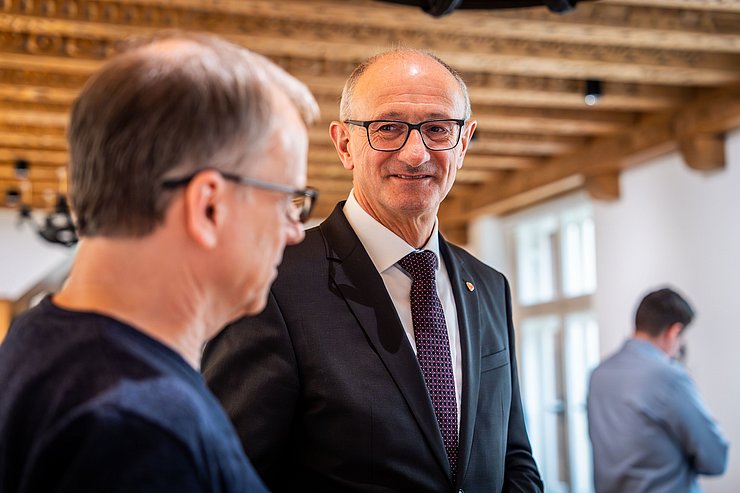 „Die Schulvermittlung ist ein voller Erfolg: Rund 1.100 Kinder und Jugendliche aus 50 Schulklassen haben das Programm bereits genutzt“, freut sich LH Mattle.