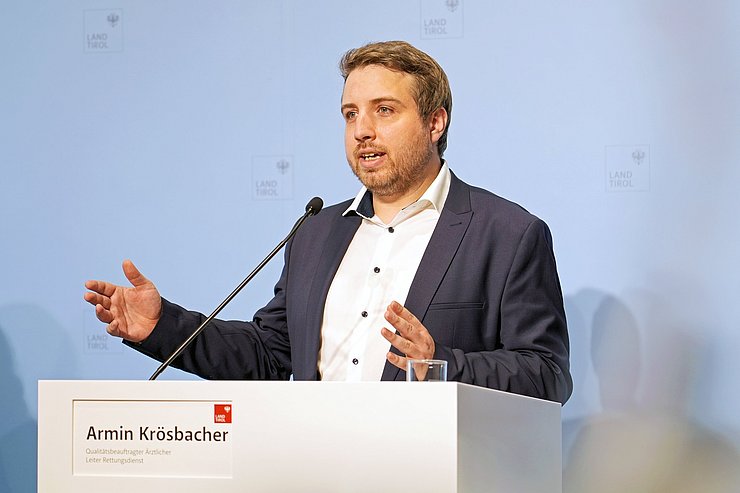 Armin Krösbacher ist Facharzt für Anästhesie und Intensivmedizin an der Universitätsklinik Innsbruck und war vor seiner neuen Funktion Chefarzt des Roten Kreuzes Innsbruck.