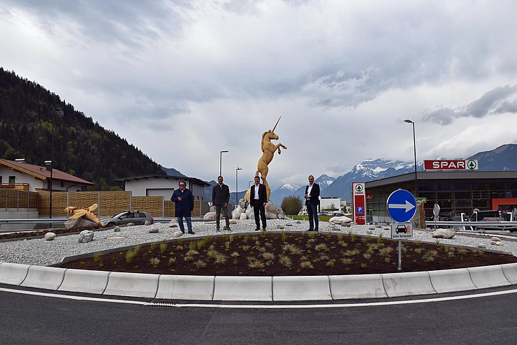 Eduard Fröschl (Fa. Fröschl), Christian Molzer (Vorstand der Abt. Verkehr und Straße), Bgm Anton Hoflacher, Erwin Obermaier (Leiter des Baubezirksamts Kufstein)