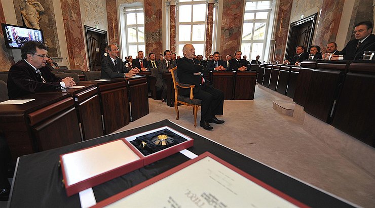© Land Tirol Festsitzung zur Verleihung des „Ringes des Landes Tirol“ im Landtagssitzungssaal im Alten Landhaus in Innsbruck.