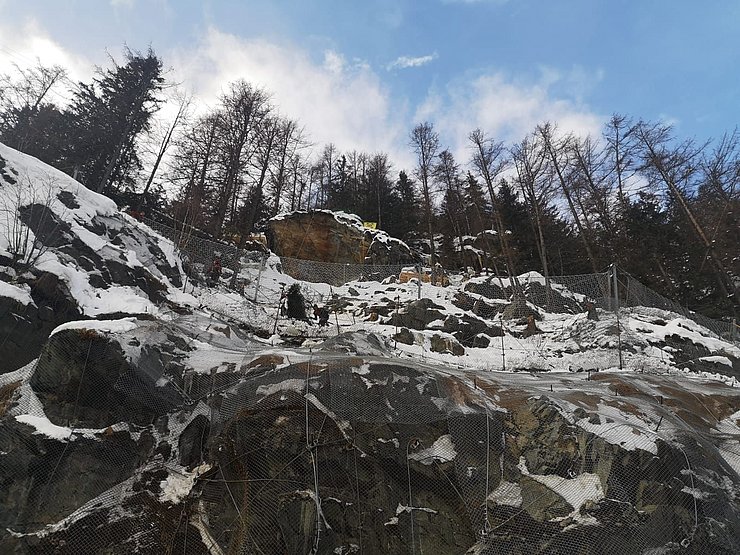 © BBA Imst/Monz Eine Hochleistungsvernetzung verstärkt den Schutz auch vor kleinsten Felsabbrüchen.