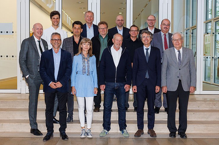 Gruppenfoto auf Stiege