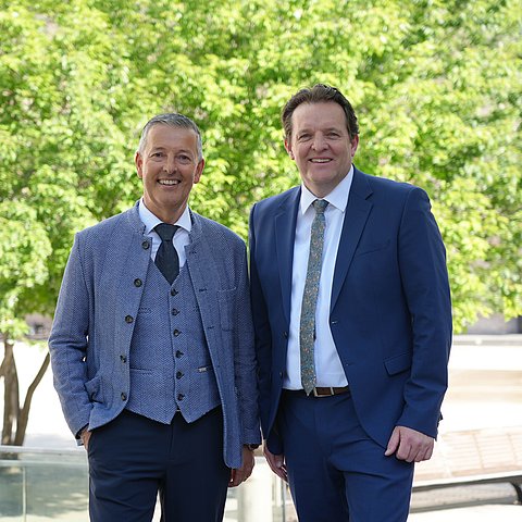 Portrait vor dem Innsbrucker Landhaus