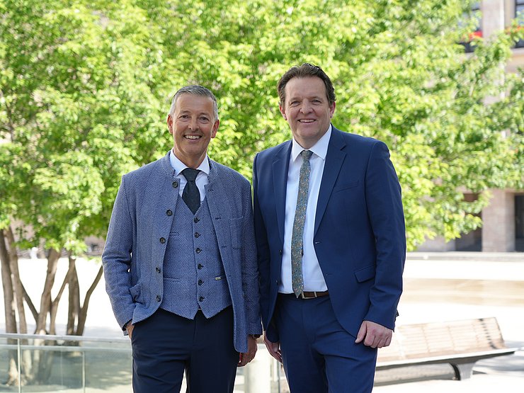 Portrait vor dem Innsbrucker Landhaus