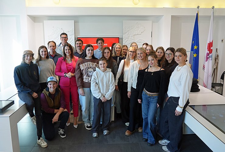 Gruppenfoto SchülerInnen mit Mair