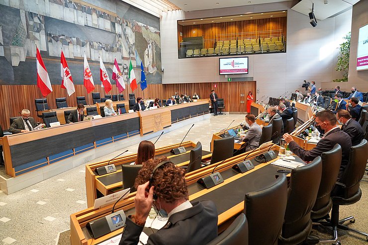 Die Sitzung der Interregionalen Landtagskommission fand im Südtiroler Landtag in Bozen statt.