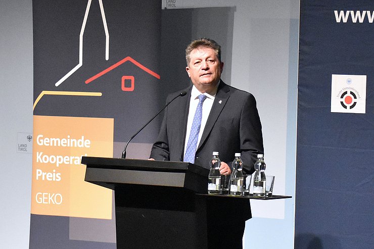 Gemeindeverbandspräsident Ernst Schöpf am Rednerpult