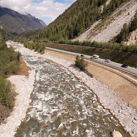 Foto Ötztaler Ache und B 186
