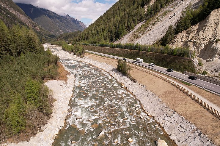 Foto Ötztaler Ache und B 186