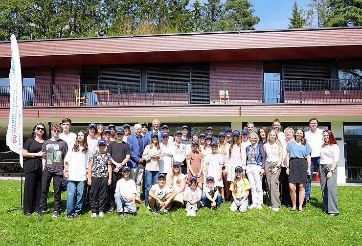 Teilnehmer vom Ukraine-Sommercamp mit LH Mattle, Botschafter Khymynets, Honorarkonsul Walter Peer