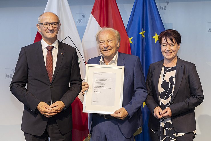 © Land Tirol/Die Fotografen Drei Menschen auf einem Foto.