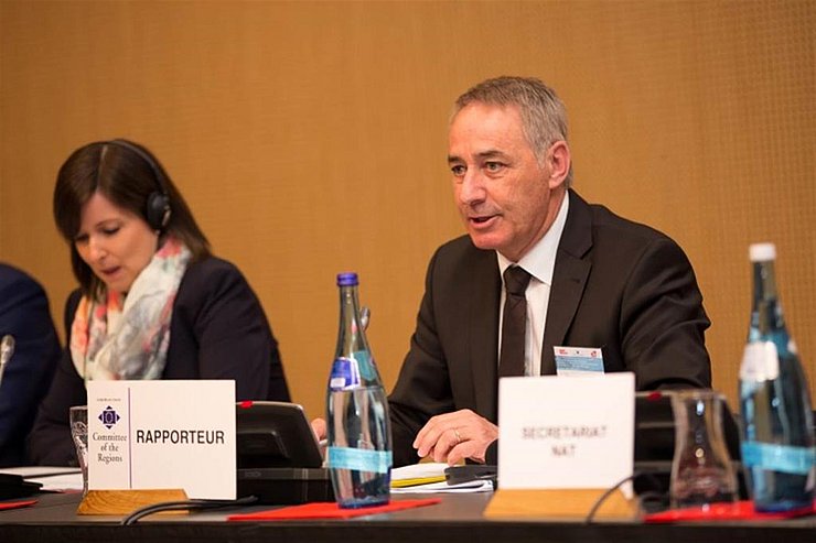 BU: Berichterstatter Hans Peter Wagner während der Sitzung