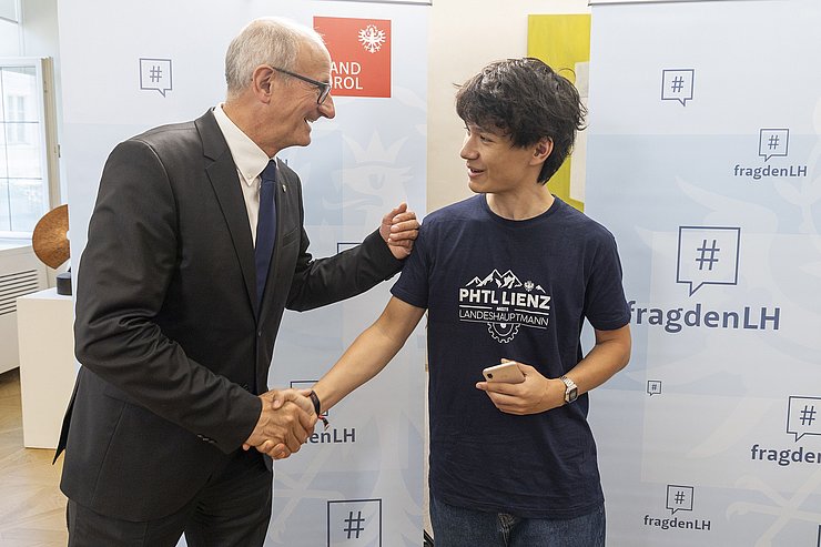 © Land Tirol/Die Fotografen LH Mattle nahm sich erneut Zeit, um Fragen rund um den Arbeitseinstieg, die politische Landschaft Europas und den Wolf ausführlich zu beantworten.