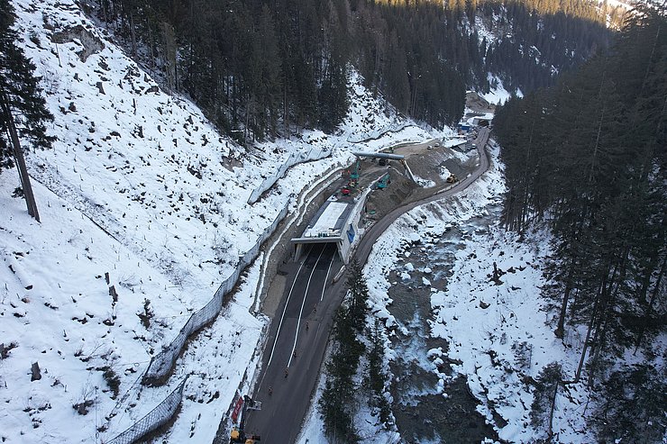 © Land Tirol Die neue Mellitzgrabengalerie ist 180 Meter lang und schützt vor Lawinen und Steinschlag.