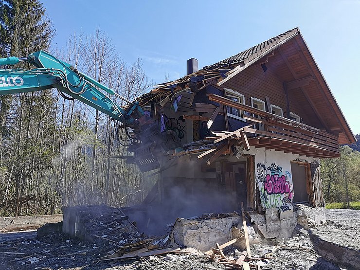 Abbrucharbeiten an der einsturzgefährdeten "Villa Eden"
