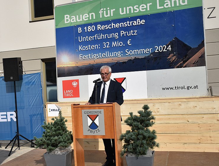 Bürgermeister Kofler bei seiner Ansprache.