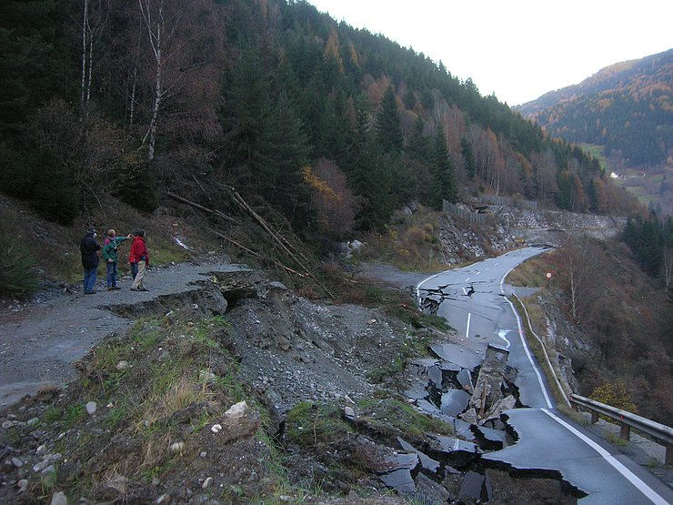 © Land Tirol/Fb. Geologie Hangrutschung Zintlwald 2005, Gemeinde Strengen