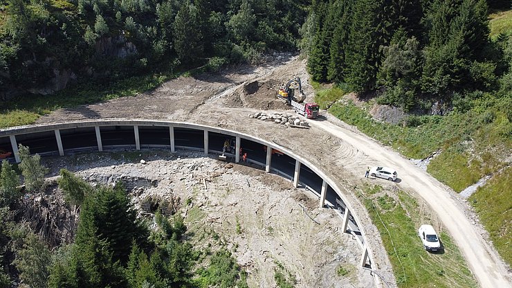 © Land Tirol Aufräumungsarbeiten entlang der Arlbergstraße