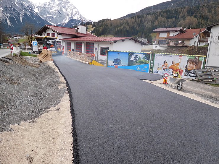 © Land Tirol Umfahrungsstraße mit Behelfsbrücke