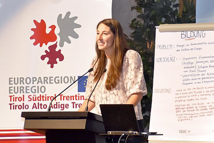 © Land Tirol/Pölzl Landtags-Vizepräsidentin Sophia Kircher wandte sich ebenfalls in einer Ansprache an die SchülerInnen.