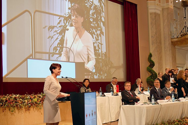 © Landtagsdirektion Tirol/Oswald LTPin Sonja Ledl-Rossmann bei ihren Grußworten.