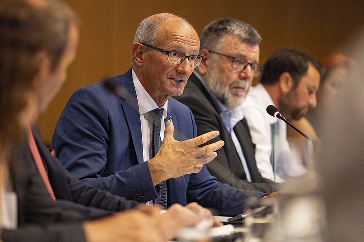 Landeshauptmann Anton Mattle beim Sprechen