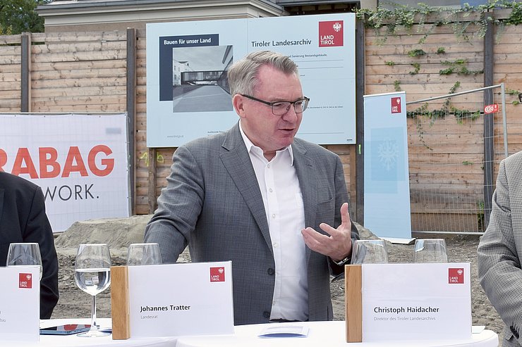© Land Tirol/Baumegger LR Tratter bei seiner Ansprache