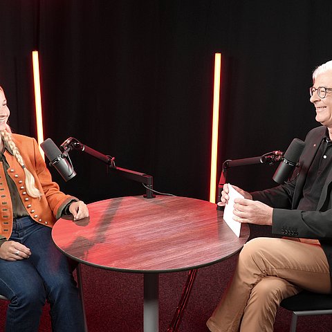 Probst und Szechenyi sprechend