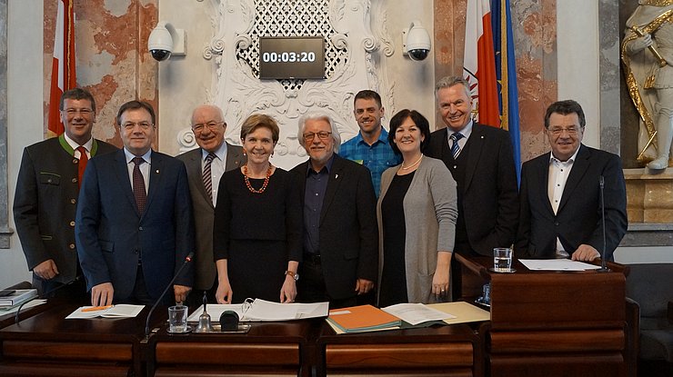 © Tiroler Landtag – Abdruck honorarfrei Gruppenfoto Klubobleute, LTP und LH mit LTPin Pallauf