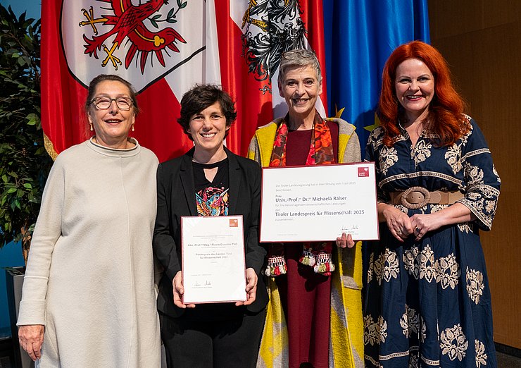 V. l.: Laudatorin Christine Baur (Stv. Vorsitzende des Universitätsrats der Universität Innsbruck), Flavia Guerrini, Michaela Ralser, LRin Cornelia Hagele.