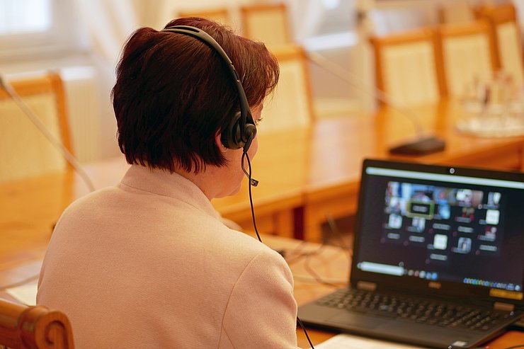 © Landtagsdirektion Tirol/Oswald Die Abgeordneten aus allen drei Landesteilen erörterten dabei den Fahrplan für den kommenden Dreier-Landtag im Oktober.