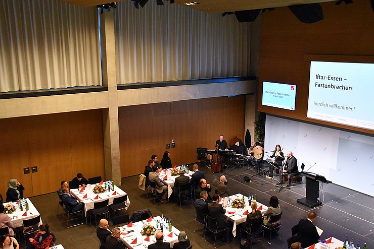 Fastenbrechen im Großen Saal