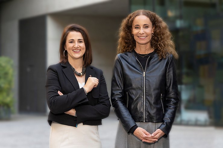 Arbeitslandesrätin Astrid Mair und Soziallandesrätin Eva Pawlata wollen die Dauer von Erwerbsunterbrechungen verringern. 