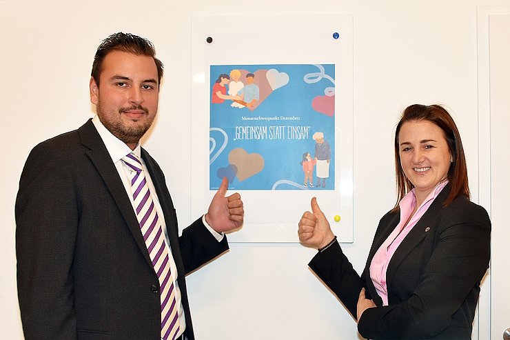 Jugendlandesrätin Astrid Mair und InfoEck-Geschäftsführer Christopher Bindra: "Das InfoEck unterstützt Jugendliche mit Informationen und Beratung ganz nach dem Motto 'Lieber gemeinsam statt einsam'!"