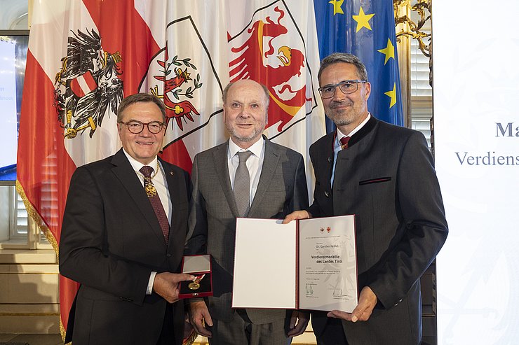 Die Verdienstmedaille des Landes erhielt unter anderem Gunther Heißel aus Rietz für seine Verdienste um das Geoforum Tirol. 