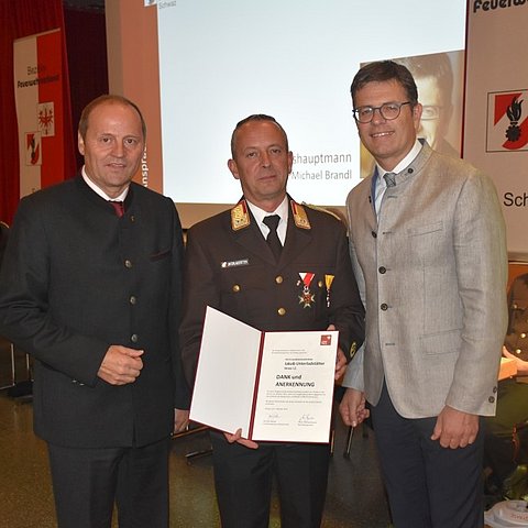 Geisler, Ladstätter und Brandl mit Urkunde