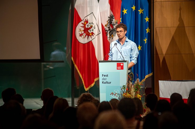 Stellvertretend für alle PreisträgerInnen hielt Emil Kaschka eine feurige Dankesrede.