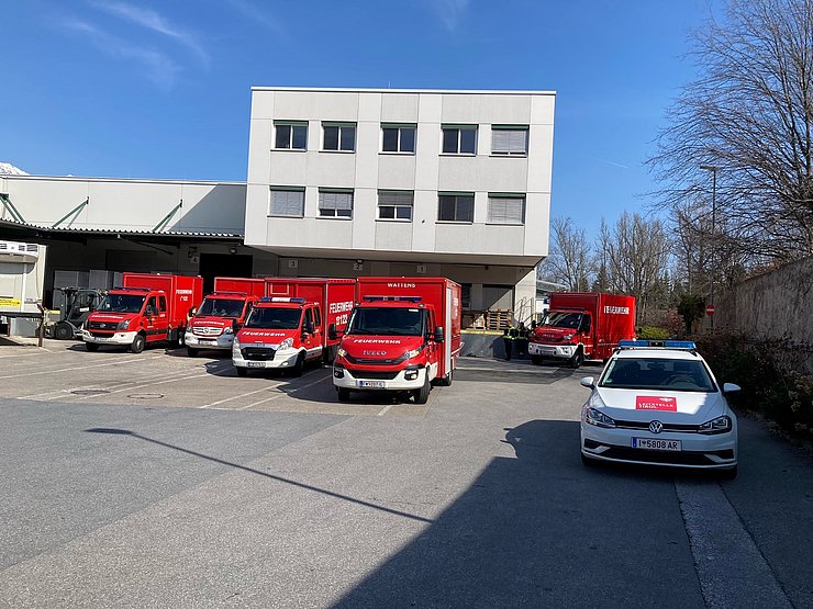 © Land Tirol Anlieferung der Sachspenden beim Logistikpartner.