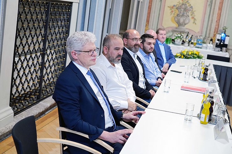 Blick auf die linke Seite des Parissaals.