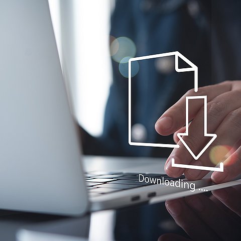 Geschäftsmann am Notebook 