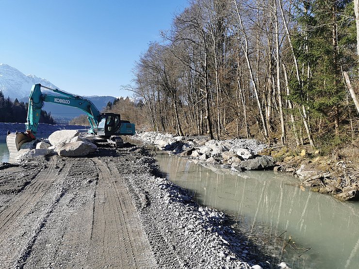 © Land Tirol/Reiter Sanierung der bestehenden Uferverbauung.