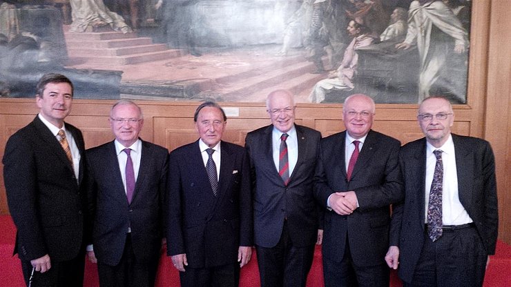 © Landtagsdirektion Hochkarätig besetzt war die Tagung mit Landtagspräsident Herwig van Staa (3. v. re.)