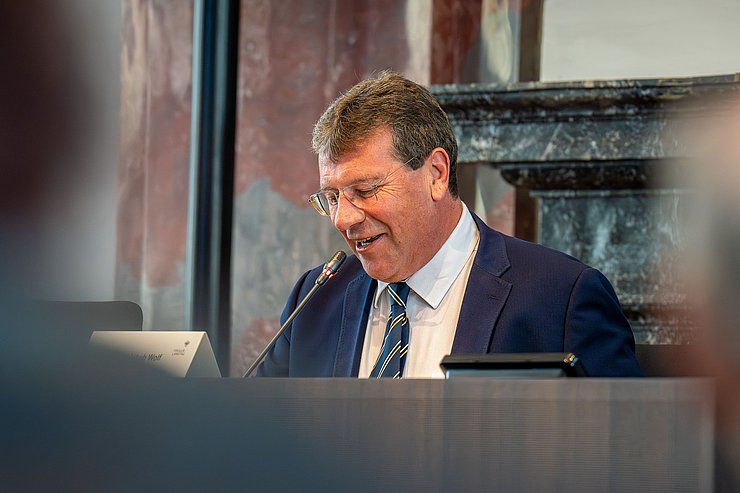 © Landtagsdirektion Tirol/Christanell Eingeladen hatte Jakob Wolf, Vorsitzender des Rechtsausschusses, der auch die anschließende Diskussion moderierte.