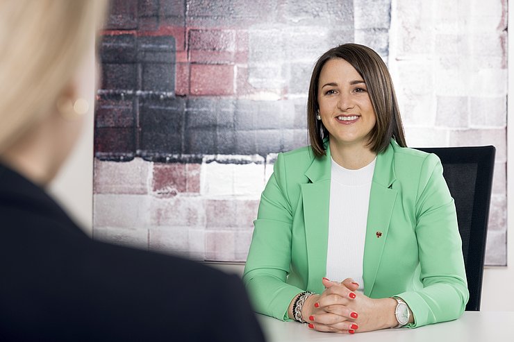 Generationenlandesrätin Astrid Mair: „Ob ein Weiterkommen in der beruflichen Karriere oder ein passender Ferienjob – das InfoEck der Generationen informiert umfangreich über Wege und Möglichkeiten."